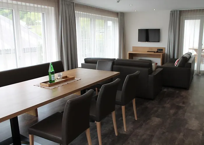 Tschuggmall * フィス